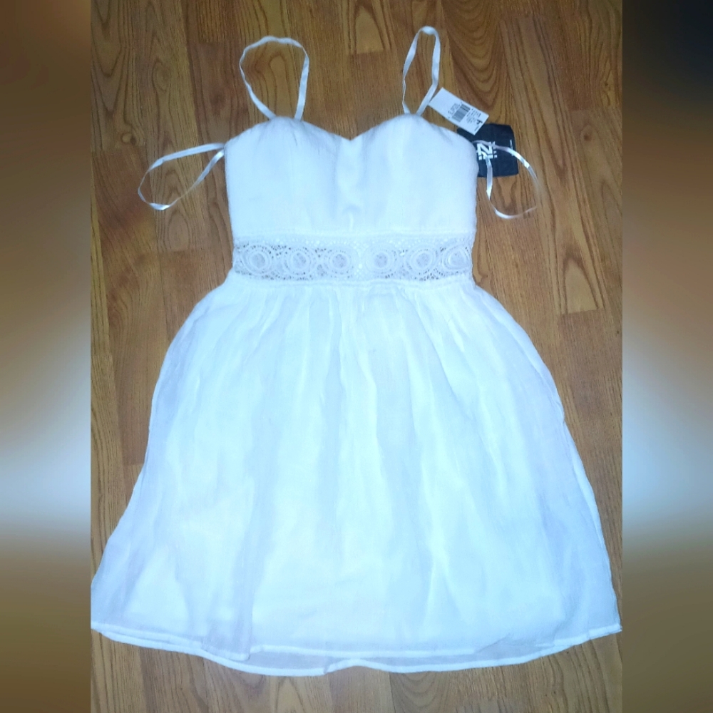 IZ By BYER VERY RARE WHITE LACE SEE THROUGH WAIST DRESS NWT SIZE 0 So Beautiful!